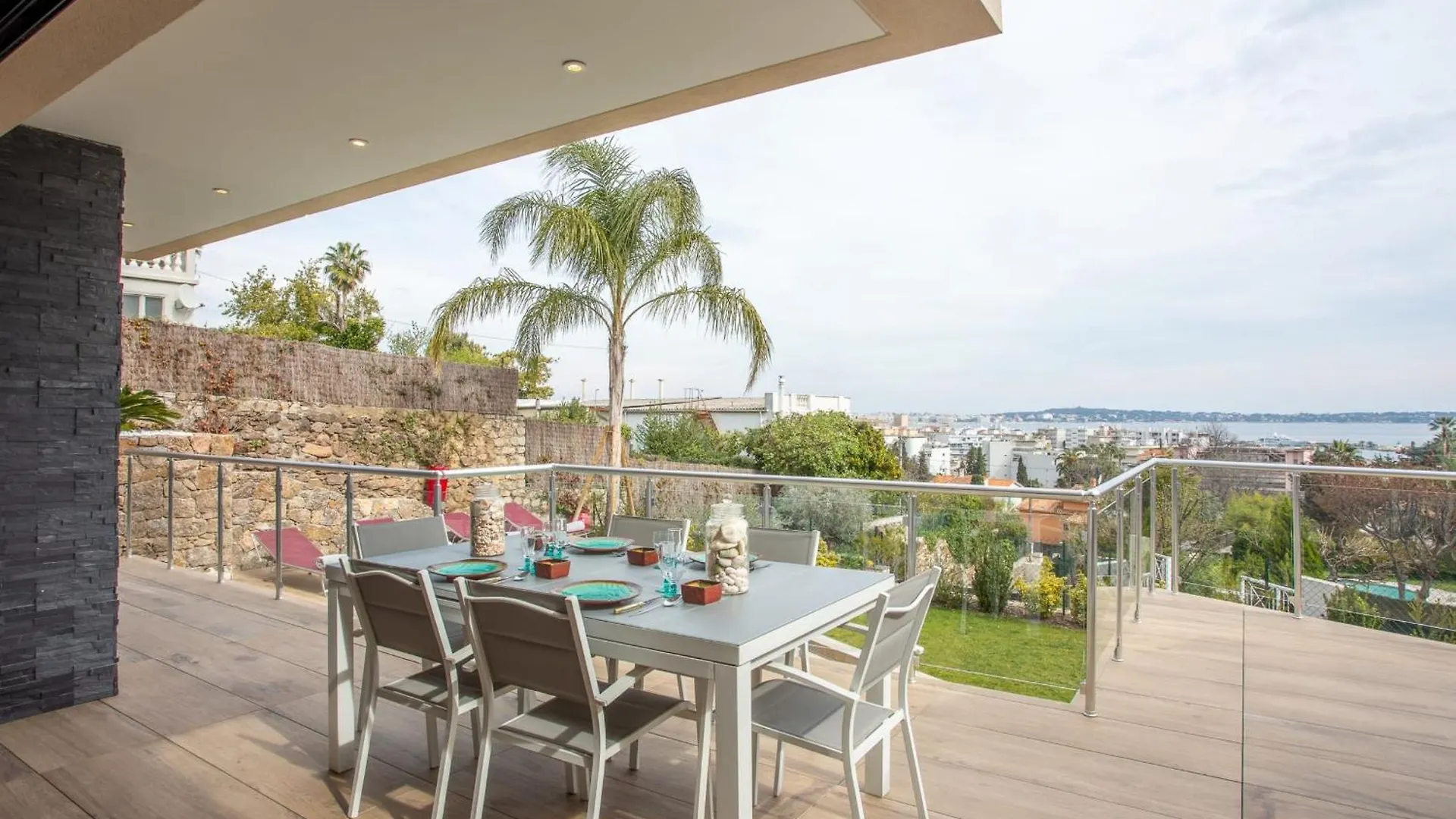 Golfe-Juancannes Modern 3-Bedroom Villa With Swimming Pool And Sea View Vallauris