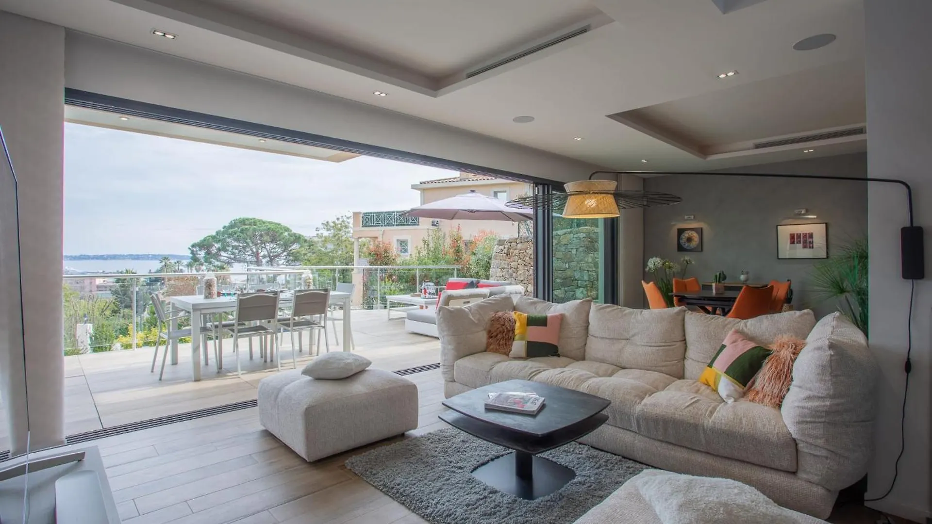 Golfe-Juancannes Modern 3-Bedroom Villa With Swimming Pool And Sea View Vallauris