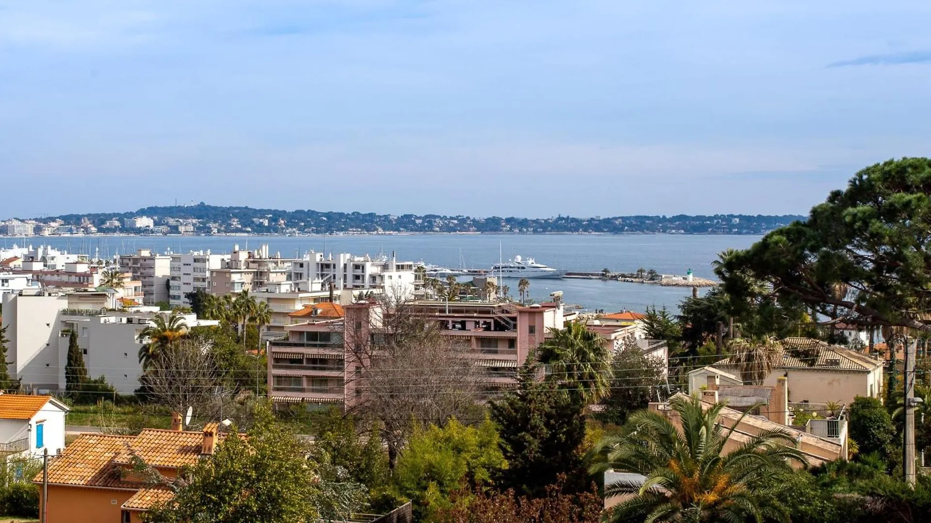 Golfe-Juancannes Modern 3-Bedroom Villa With Swimming Pool And Sea View Vallauris France