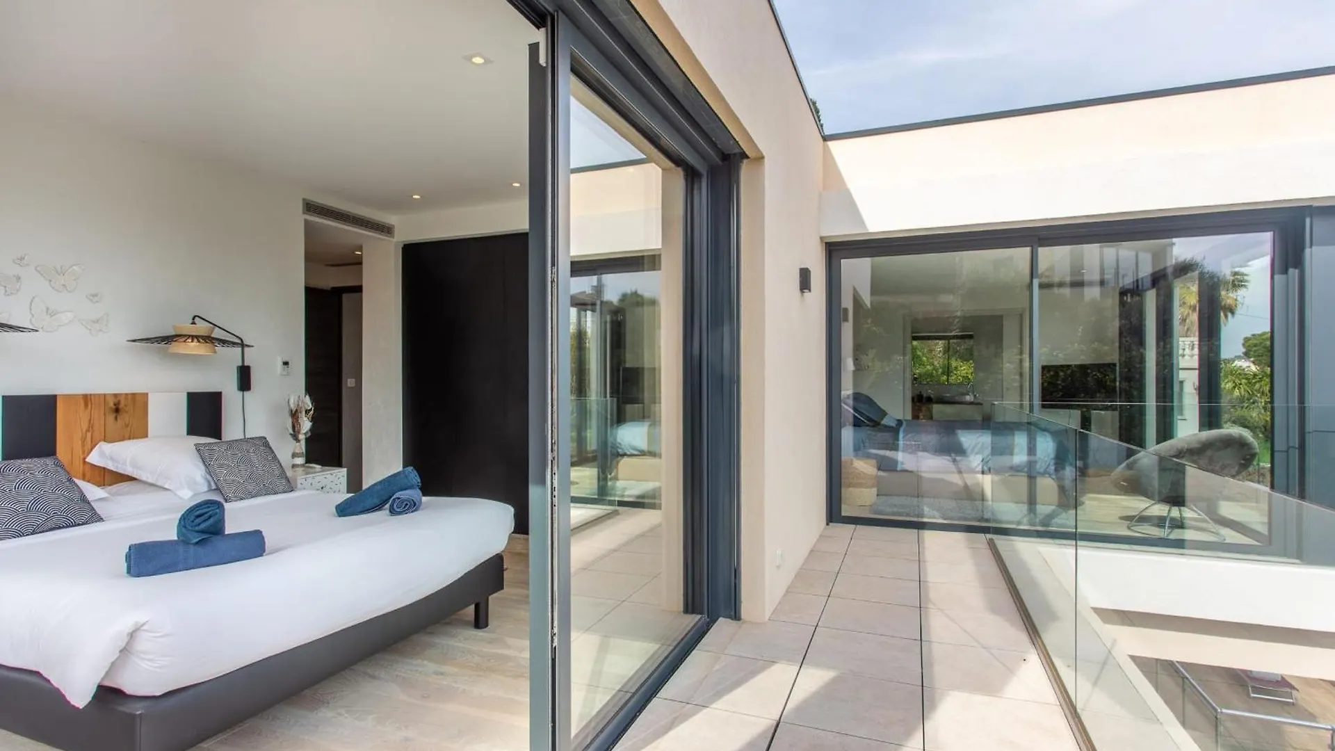 Golfe-Juancannes Modern 3-Bedroom Villa With Swimming Pool And Sea View Vallauris