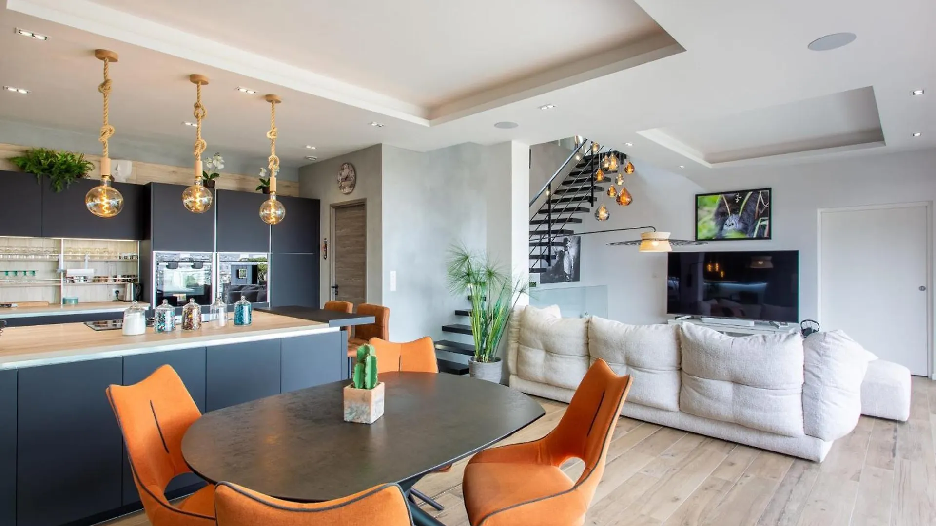 Golfe-Juancannes Modern 3-Bedroom Villa With Swimming Pool And Sea View Vallauris