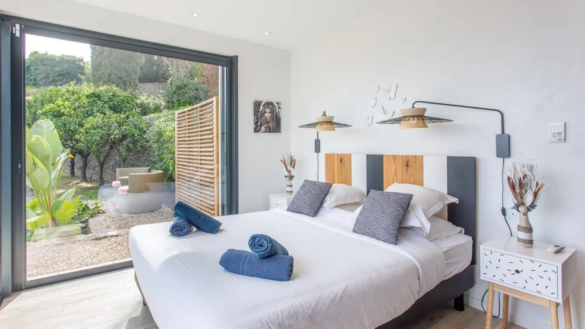 Golfe-Juancannes Modern 3-Bedroom Villa With Swimming Pool And Sea View Vallauris