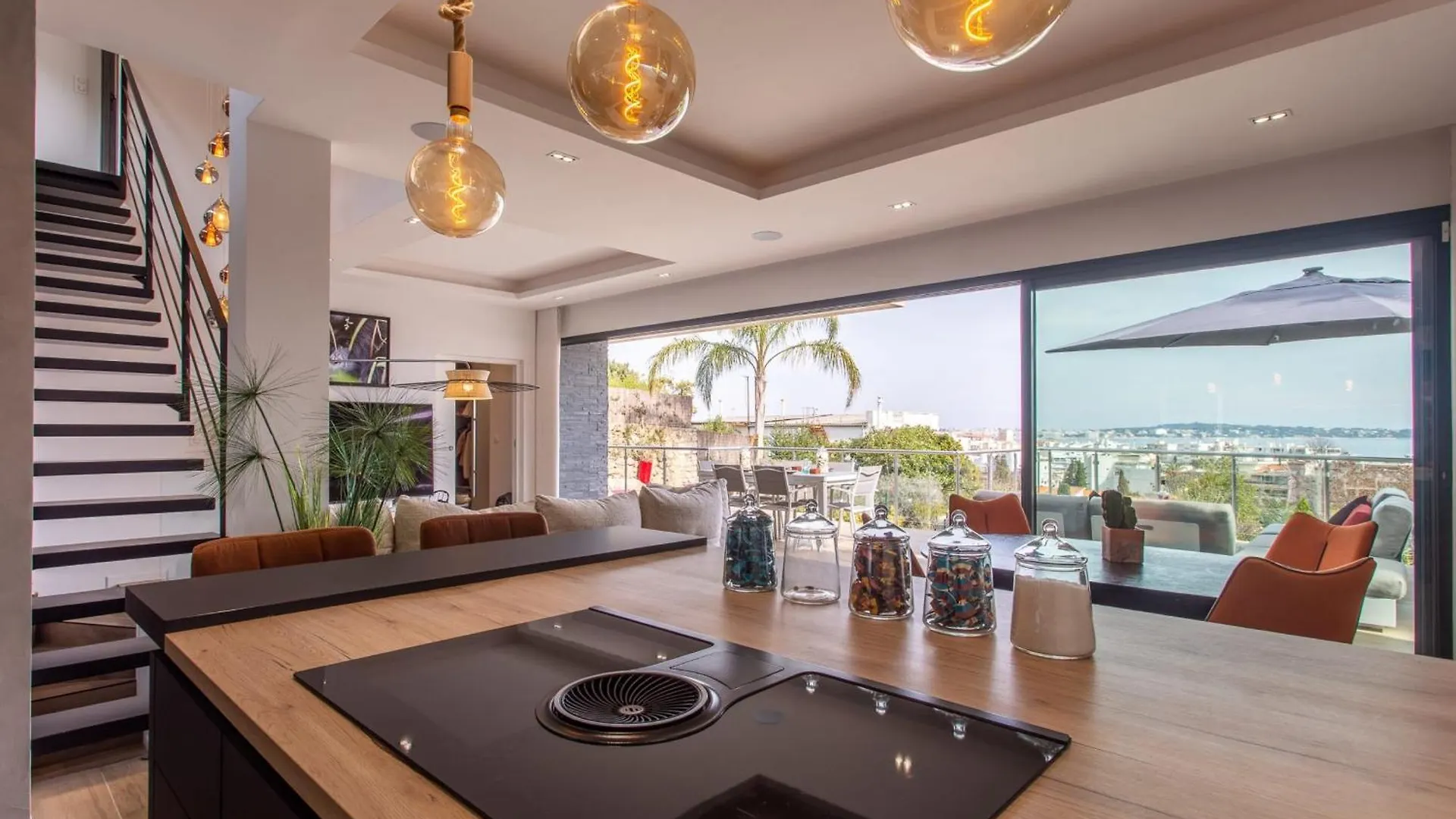 Golfe-Juancannes Modern 3-Bedroom Villa With Swimming Pool And Sea View Vallauris