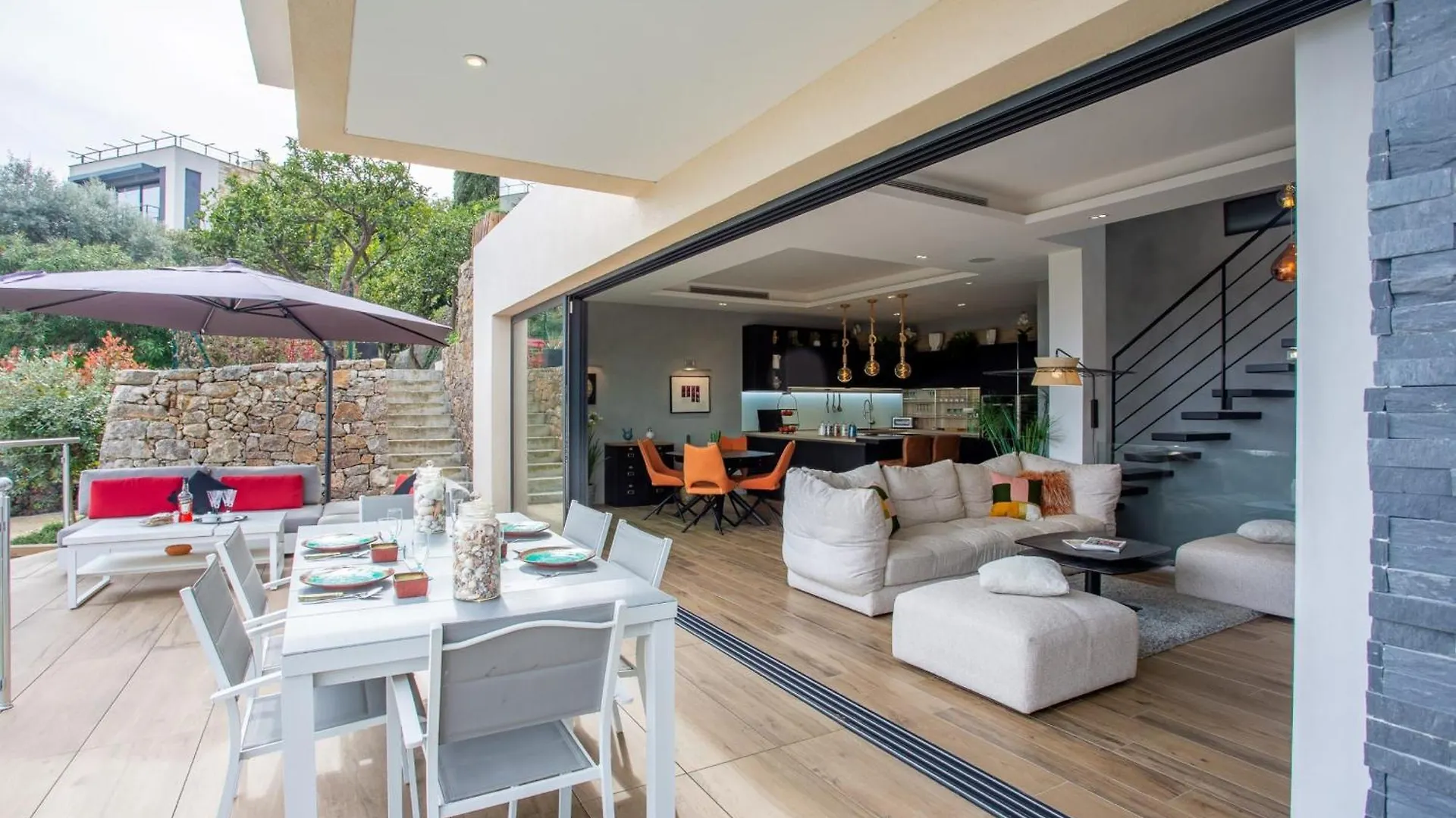 Golfe-Juancannes Modern 3-Bedroom Villa With Swimming Pool And Sea View Vallauris