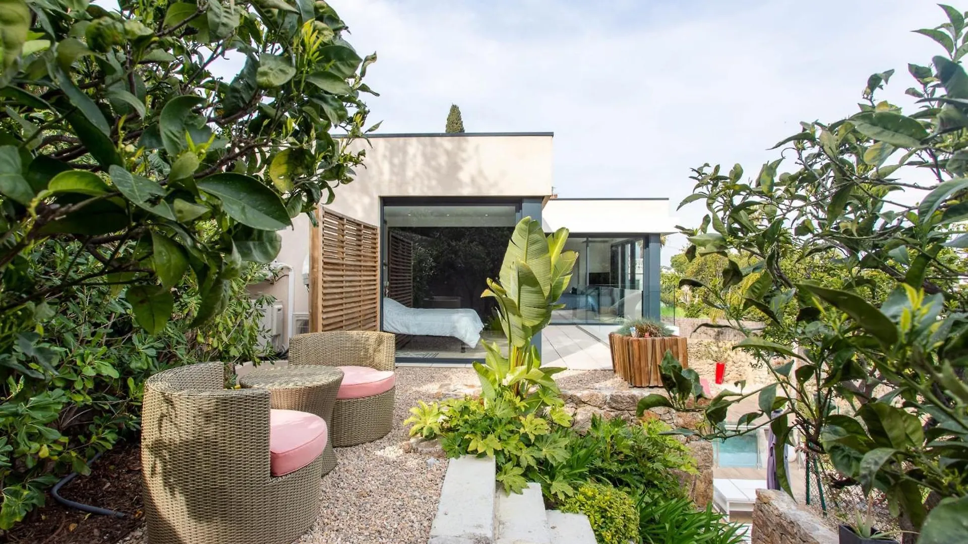Golfe-Juancannes Modern 3-Bedroom Villa With Swimming Pool And Sea View Vallauris