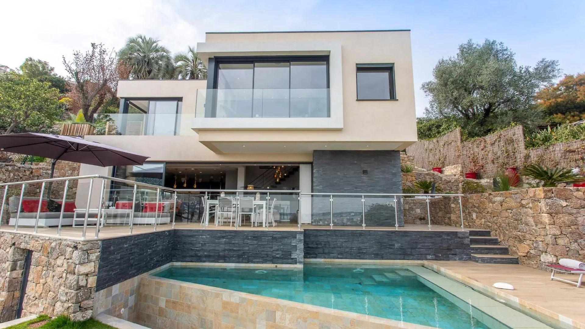 Contacts de Golfe-Juancannes Modern 3-Bedroom Villa With Swimming Pool And Sea View