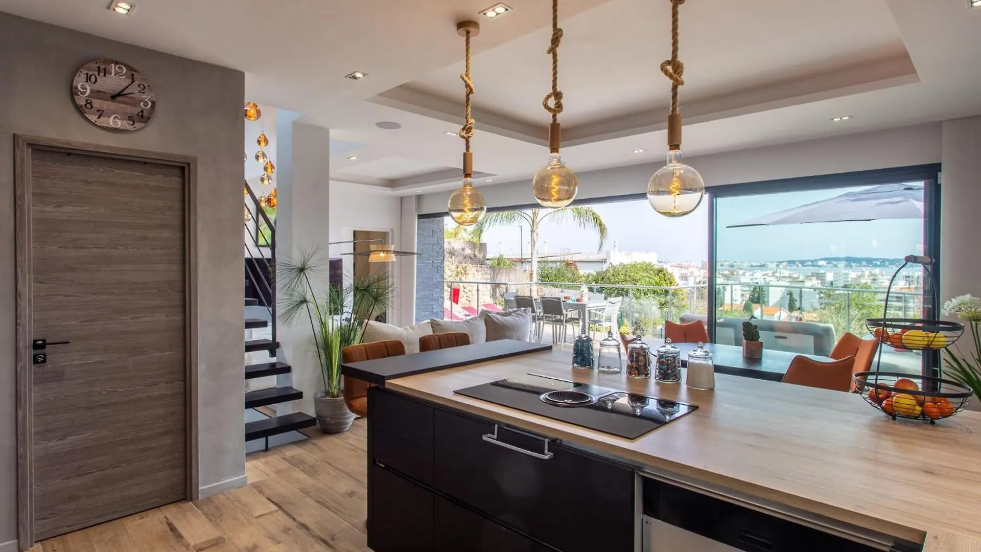 Golfe-Juancannes Modern 3-Bedroom Villa With Swimming Pool And Sea View Vallauris