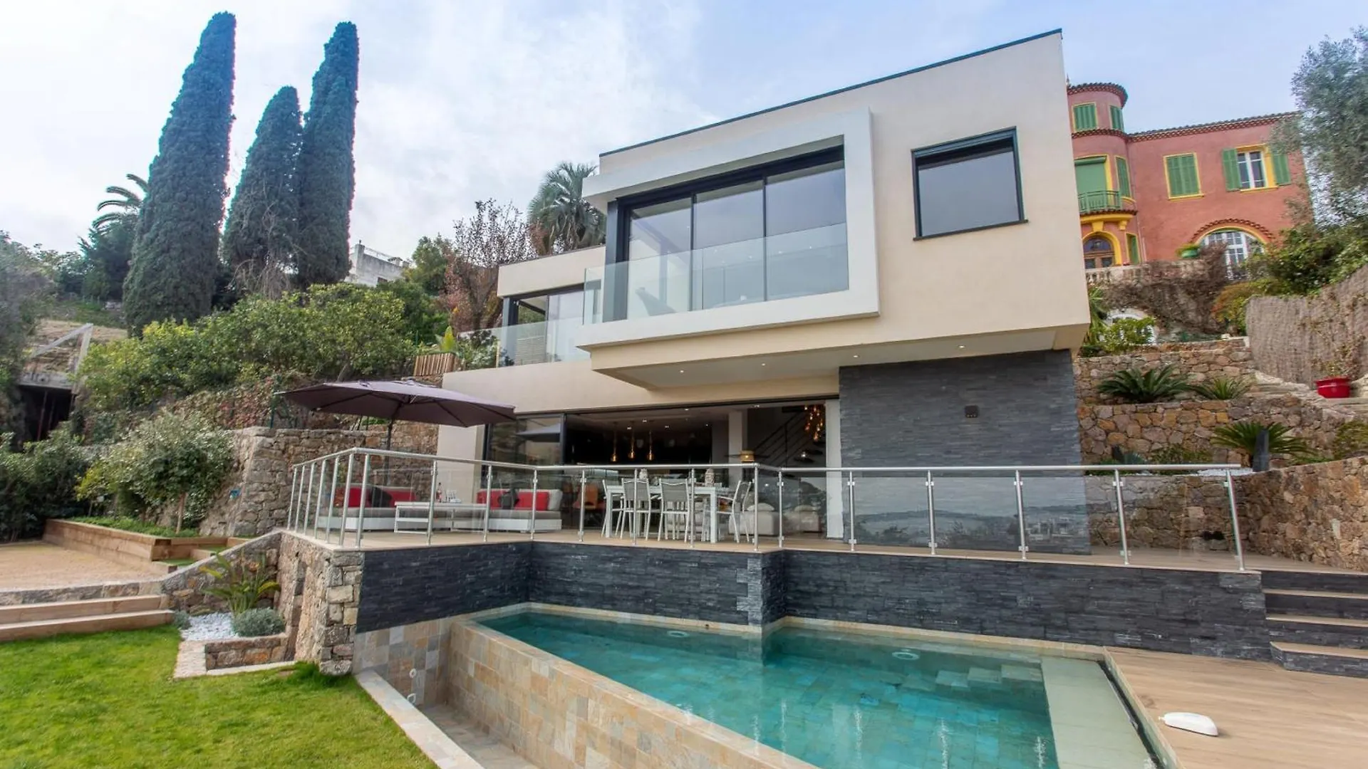 Golfe-Juancannes Modern 3-Bedroom Villa With Swimming Pool And Sea View Vallauris